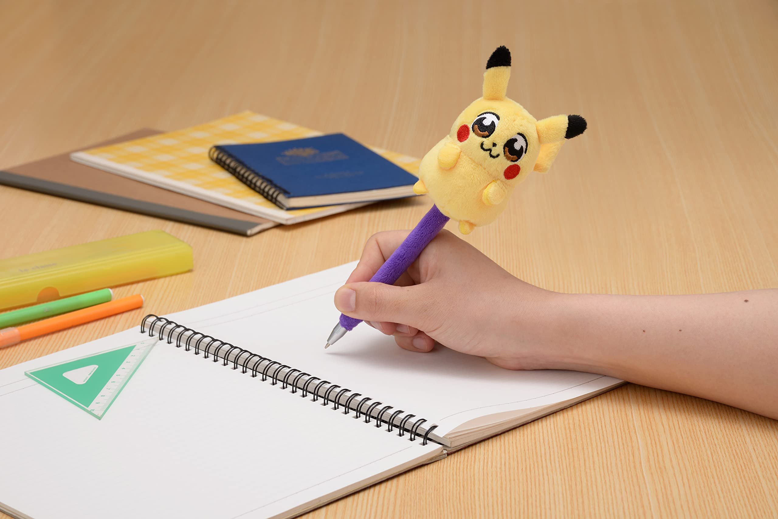 ピカちゅうず　ボールペン　ピカチュウ　ぬいぐるみペン ポケモンセンター 音が鳴る！ぬいぐるみペン ピカちゅうず ピカチュウ ｜【公式